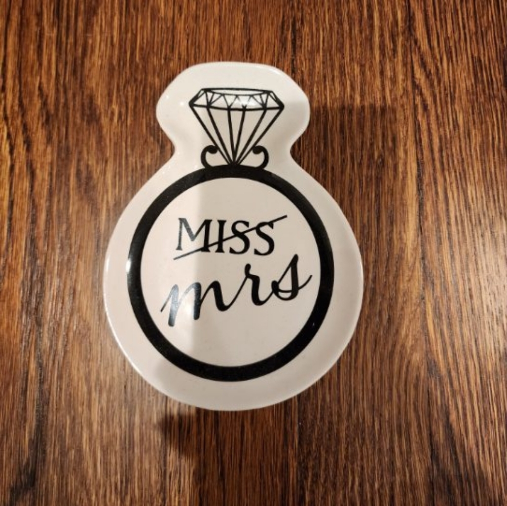 Miss to Mrs ring trinket tray